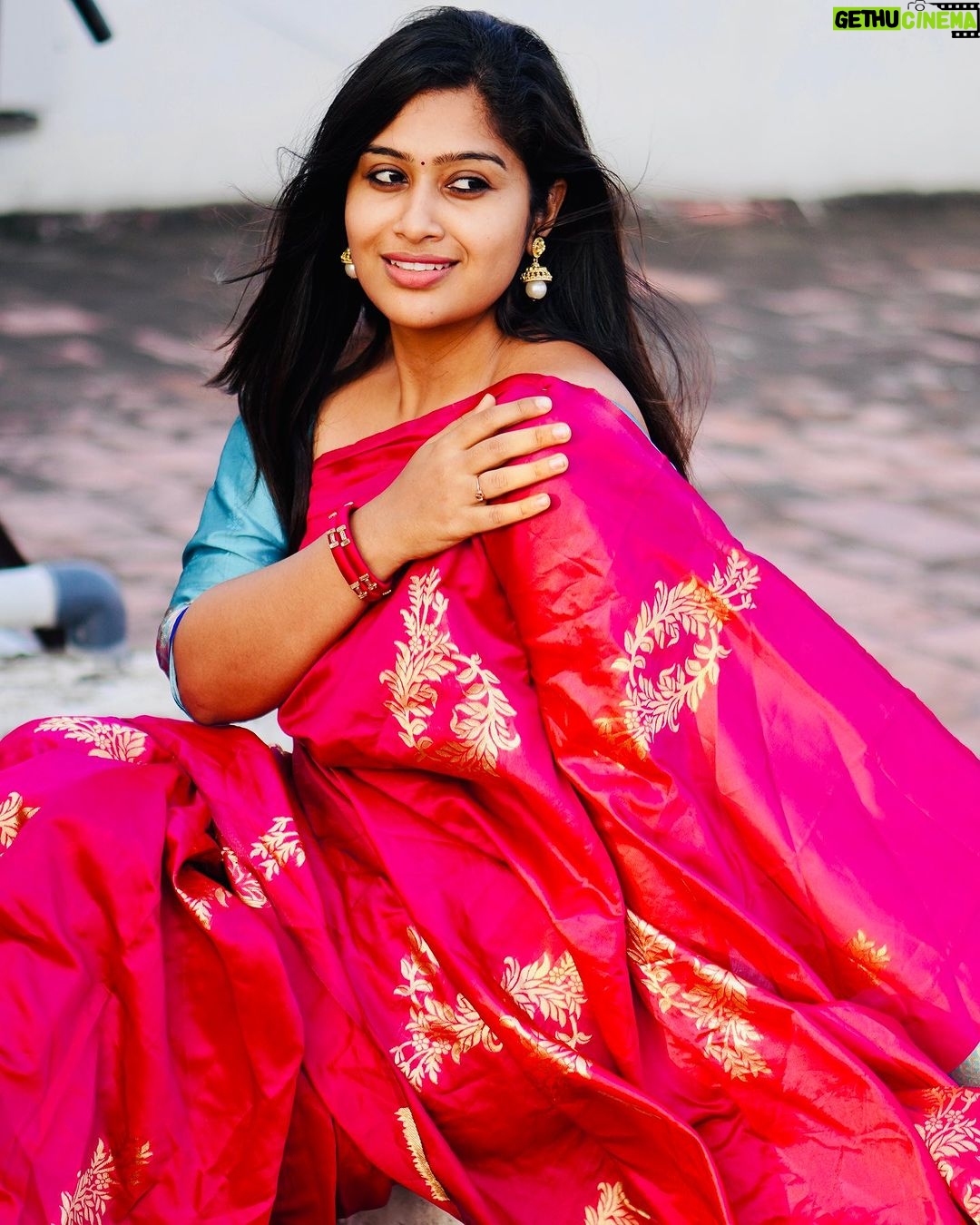 Shobanaa Uthaman Instagram - You invite more miracles into your life by being grateful for everything π€π Saree : @kalpana_collection___________ Photography: @walkthrough_photography . . . . . . . . . . . #chennai#ootd#kollywood#bollywood#pose#instadaily#instagood#instacool#model#modelling#saree#saree#tamilponnu#promoter#promotion#collaboration#vijaytv#vijaytvserial#vijaytelevision#vijaytvshow#muthazhagu Chennai, India