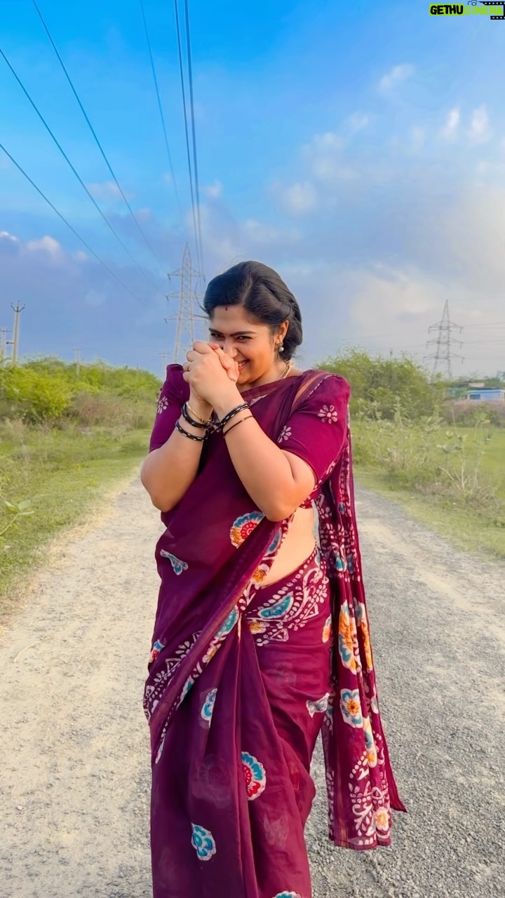 Shobanaa Uthaman Instagram - Ippo illati eppo? 😗♥️ . . . . . . #Reel#tamil#tamilreels#tamilsong#reeltoreel#reelvideo#reelsinstagram#reelsindia#reels#reel#reelslife#reelitfeelit#reellife#kollywood#instagood#instavideow#saree#sareelove#TamilPonnu#trending#tamilcomedy#vijaytv#vijaytvserial#vijaytelevision#vijaytvshow#muthazhagu Chennai, India