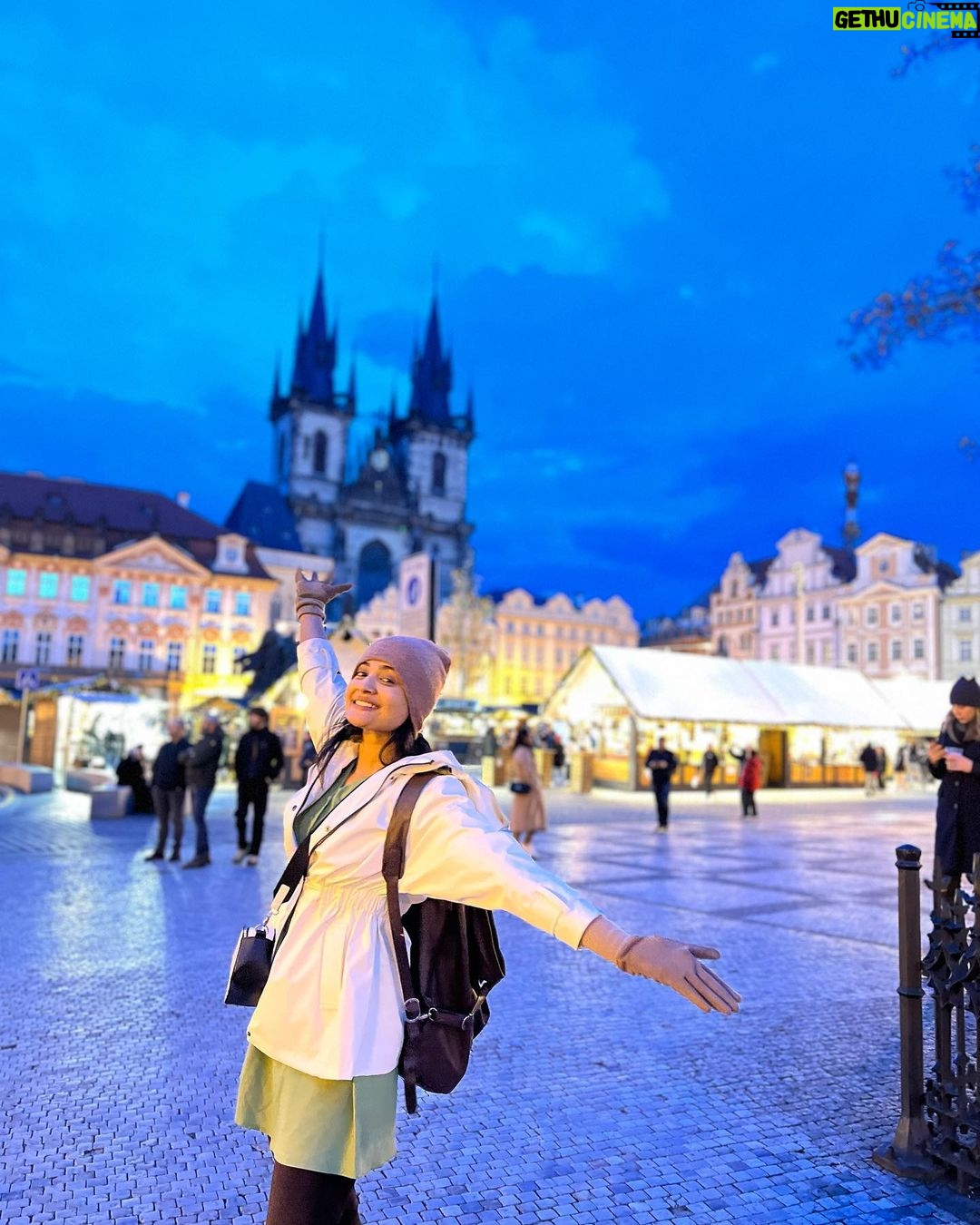 Shraddha Dangar Instagram - Throwing it back to March when I felt more December vibes. 🎄✨ Happy Christmas 🤶 #solotrip #Europe #decemberinmarch❄️⛄️ #prague #praguecastle Prague, Czech Republic