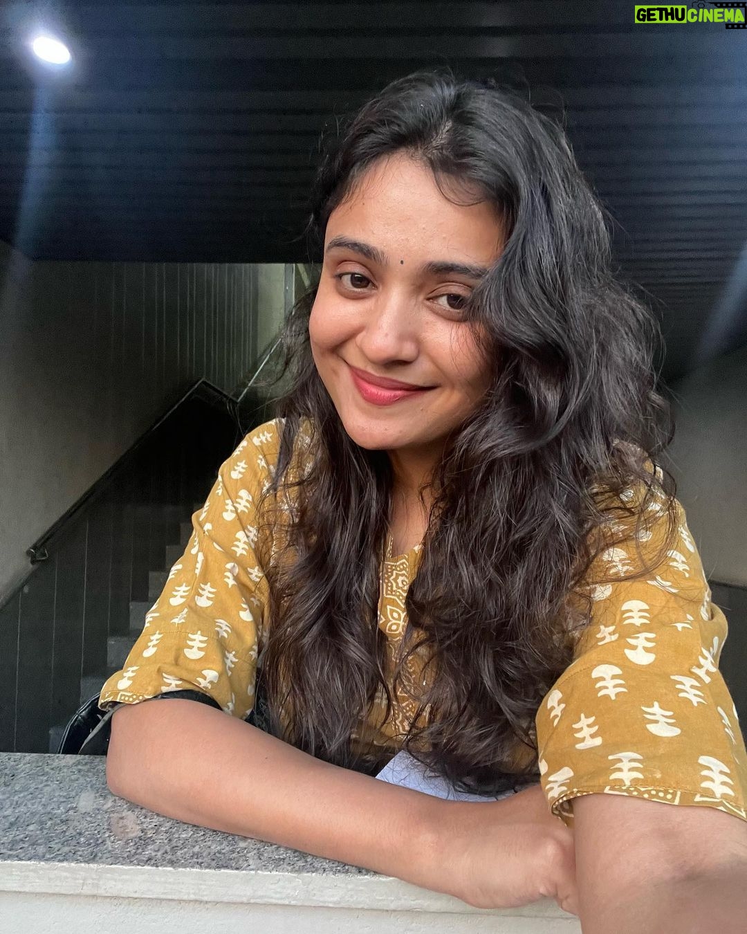 Shraddha Dangar Instagram - Shaam dekhne khadi thi, sath mein NOOr dikh gaya to socha photo khinch lun dono kiðŸ«