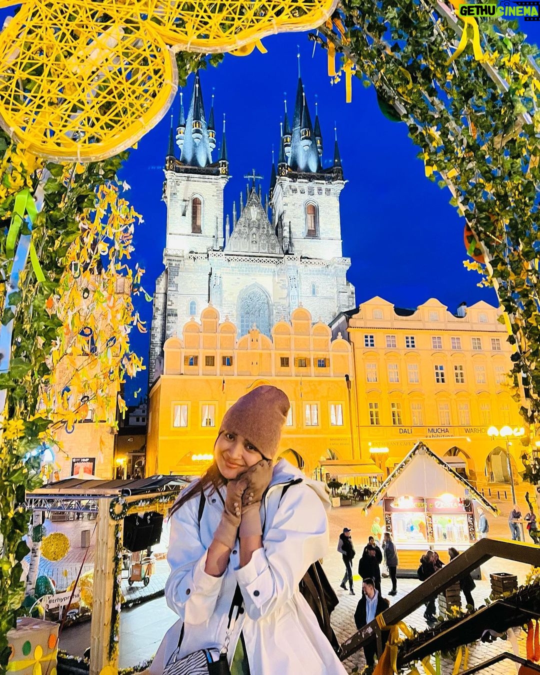 Shraddha Dangar Instagram - Throwing it back to March when I felt more December vibes. 🎄✨ Happy Christmas 🤶 #solotrip #Europe #decemberinmarch❄️⛄️ #prague #praguecastle Prague, Czech Republic