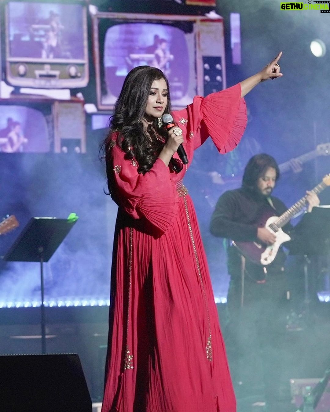Shreya Ghoshal Instagram - Thank you @sionnahpretcouture for the beautiful outfits you have done for me from my concerts tours to Indian Idol shoot💚♥️🩷 Jewellery: @azotiique Stylist: @stylebysaachivj Asst.: @styledbynikinagda @sanzimehta777 Credits for the green lehenga look- Photographer: @yashpawarr07