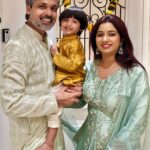 Shreya Ghoshal Instagram – Happy Diwali Family Wali ♥️🪔