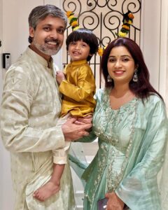 Shreya Ghoshal Instagram - Happy Diwali Family Wali ♥️🪔