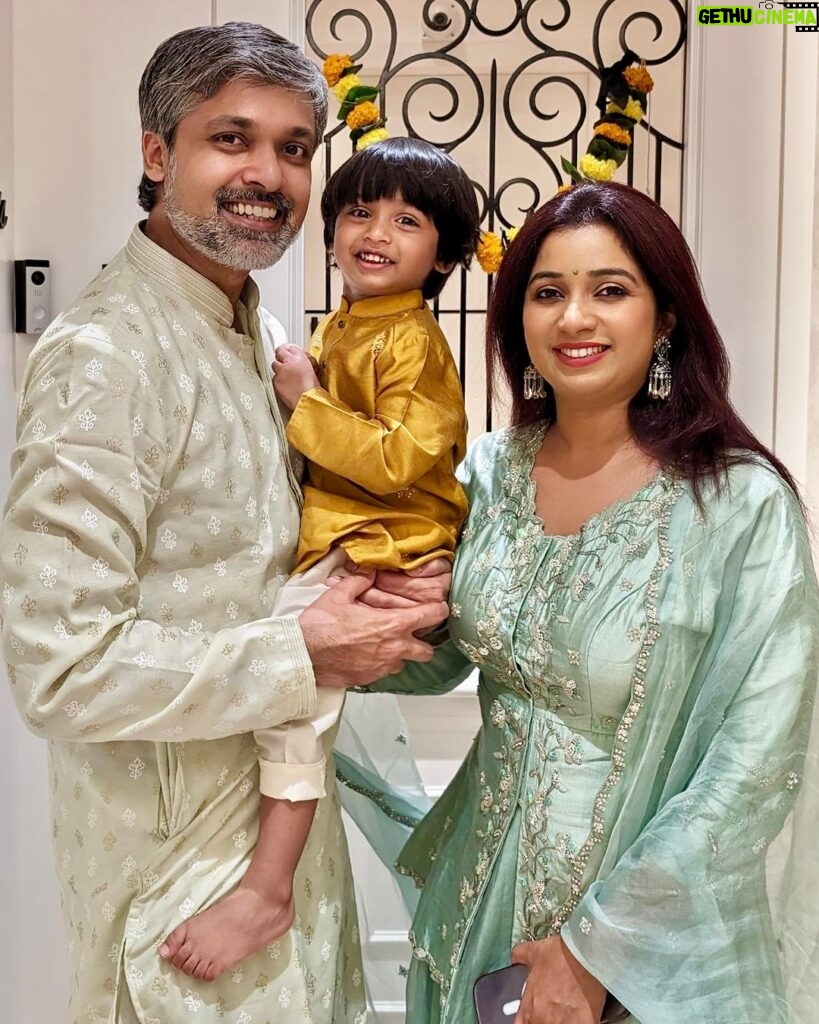 Shreya Ghoshal Instagram - Happy Diwali Family Wali ♥🪔