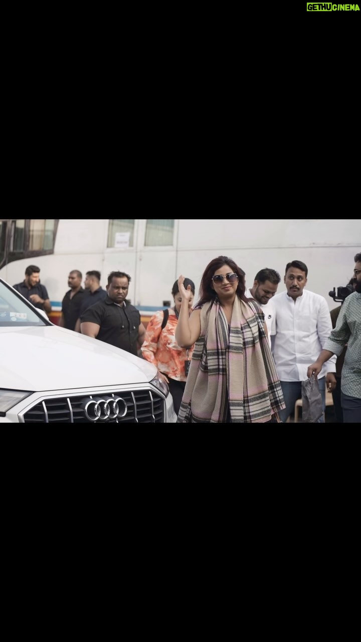 Shreya Ghoshal Instagram - Are we already in the last week of 2023!! 😲 What a year it has been! Pune, we had a blast performing for you this month, as you can see in this reel ♥️😀 And now we are at our last concert destination of the year - Kochi 😍 We are ready to party with you tonight!! See at the concert🤘🏼