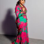 Shreya Ghoshal Instagram - Merry Christmas 🎄🤶🏻 Outfit: @studio.mikukumar Jewels: @creyons_ Stylist: @stylebysaachivj Team: @sanzimehta777 @styledbynikinagda Photographer: @anujjoshiproductions