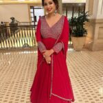Shreya Ghoshal Instagram - Laal ishq♥️ Outfit: @shakuntlam Jewellery: @azotiique Stylist: @stylebysaachivj Styling Team: @sanzimehta777 @styledbynikinagda Hair stylist: @fernandes.pinky