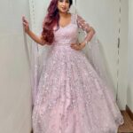 Shreya Ghoshal Instagram - Kaunsi SG theek thak lagi? 1st look Outfit: @labelprernamehra Jewellery: @azotiique 2nd and 3rd look Outfit: @roopkalamumbai Jewellery: @azotiique Stylist: @stylebysaachivj Team: @sanzimehta777 @styledbynikinagda Hair: @maggie_hairstylists1989 Mua: @tessiequiney