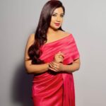Shreya Ghoshal Instagram - Magenta colour! Just looking like a wow? 🩷 Outfit: @tarabhuyancouture Earring & ring: @azotiique Handcuff & ring: @bloome.in Stylist: @stylebysaachivj Team: @sanzimehta777 @styledbynikinagda Photographer: @anujjoshiproductions