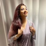 Shreya Ghoshal Instagram - Hello 👋🏼 Outfit: @samyakkclothing Jewellery: @mozaati Stylist: @stylebysaachivj Team: @sanzimehta777 @styledbynikinagda