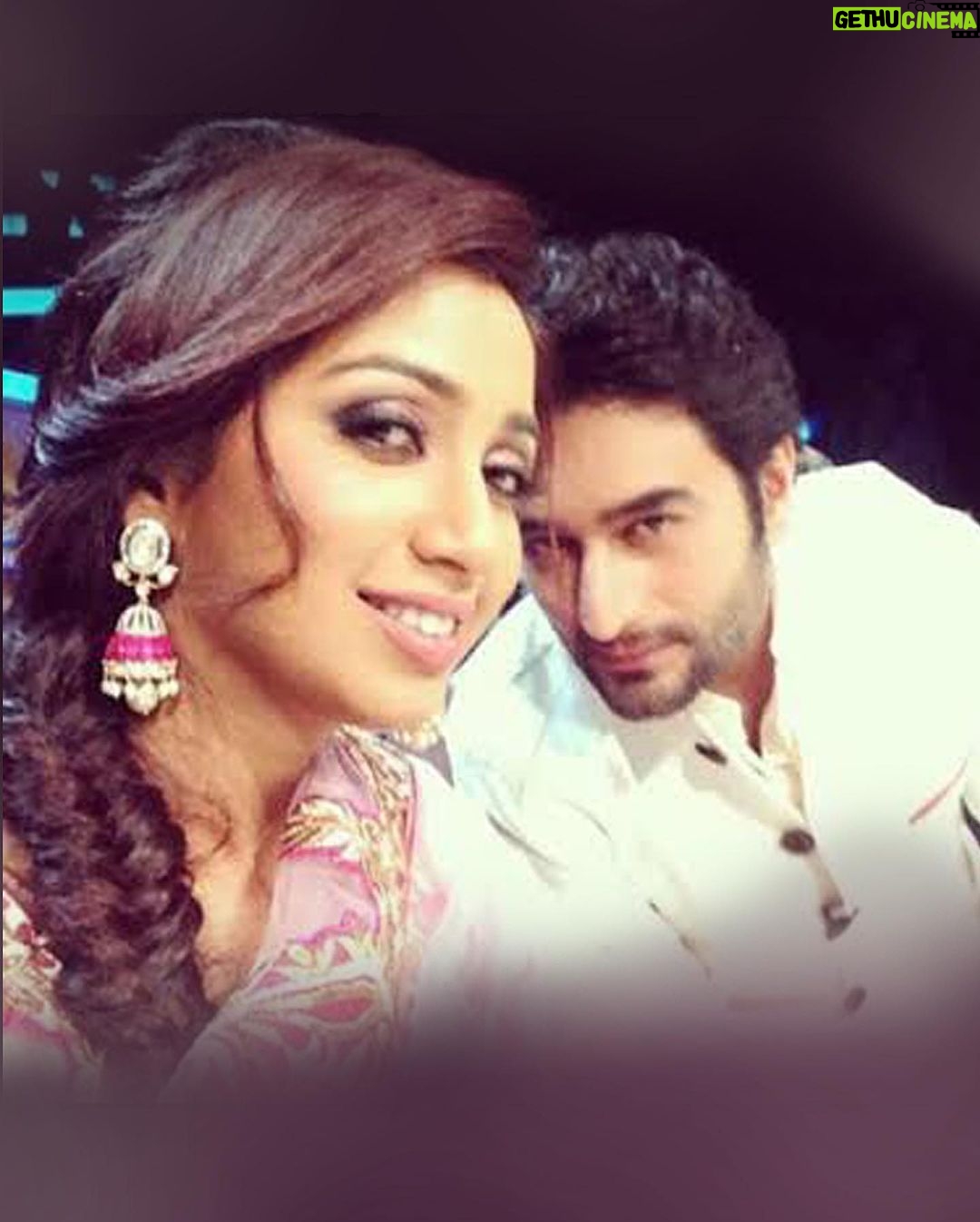 Shreya Ghoshal Instagram - Come ‘VAARI VAARI’ with us on the 17th of November 2023 🩵 @shekharravjiani @garuudaamusiic #vaarivaari #shreyaghoshal #shekharravjiani #avinashchauhan #rishabhsharma #friendship #dosti #memories #goodtimes #music @garuudaamusiic