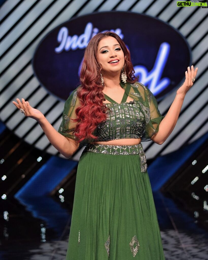 Shreya Ghoshal Instagram - Thank you @sionnahpretcouture for the beautiful outfits you have done for me from my concerts tours to Indian Idol shoot💚♥🩷 Jewellery: @azotiique Stylist: @stylebysaachivj Asst.: @styledbynikinagda @sanzimehta777 Credits for the green lehenga look- Photographer: @yashpawarr07