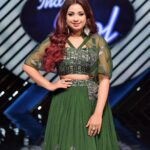 Shreya Ghoshal Instagram – Thank you @sionnahpretcouture for the beautiful outfits you have done for me from my concerts tours to Indian Idol shoot💚♥️🩷

Jewellery: @azotiique
Stylist: @stylebysaachivj
Asst.: @styledbynikinagda @sanzimehta777

Credits for the green lehenga look- 

Photographer: @yashpawarr07