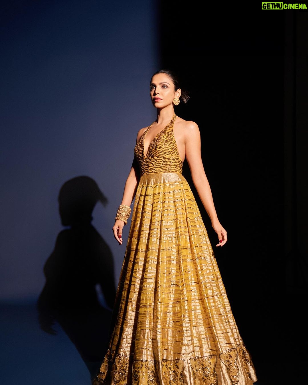 Shriya Pilgaonkar Instagram - π
This stunning dress is from the @shantibanaras new collection that Champions Tiger Conservation Efforts In India Shot by @dieppj Stylist @bombaebyaisha Makeup @makeupbysimransadarangani Hairstylist @misheetasanghvi Outfit @shantibenaras @elevatepromotions Jewellery @amrapalijewels #ShantiBenaras #Indian #stylediaries