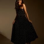 Shriya Pilgaonkar Instagram - Keeping it classic tonight for @filmfare OTT AWARDS 2023 ✨🥂 🥂 Shot by @palashsverma @stillstudios Styled by @bombaebyaisha Outfit @sameermadan_official Jewellery @goldenwindow @ascend.rohank Heels @londonrag Makeup artist Ravi Jadhav Hairstylist @darshanamule #filmfarenomination #classic #stylefile #ootn #shriyapilgaonkar #Blackdress #Pearls #filmfareottawards2023