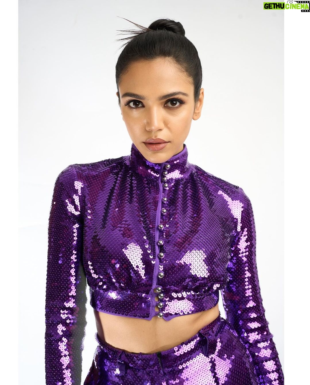 Shriya Pilgaonkar Instagram - She doesnโt flinch in purple ๐ฉ๐ปโ๐ค Tonight for GQ Men Of The Year 2023 @gqindia ๐ ๐ธ @palashsverma @stillstudios_ Styled by @bombaebyaisha Look @hm @rabanne Assisted by @ng_shooter Makeup @makeupbyravijadhav Hair @darshanamule #GQMenoftheyear2023 #rabanneHM #hmindia #Ootn #Purple #ShriyaPilgaonkar #GQMOTY2023