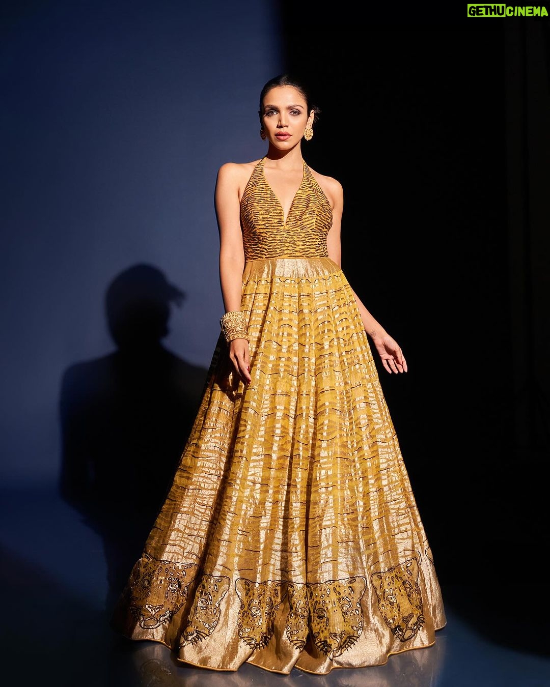 Shriya Pilgaonkar Instagram - π
This stunning dress is from the @shantibanaras new collection that Champions Tiger Conservation Efforts In India Shot by @dieppj Stylist @bombaebyaisha Makeup @makeupbysimransadarangi Hairstylist @misheetasanghvi Outfit @shantibenaras @elevatepromotions Jewellery @amrapalijewels #ShantiBenaras #Indian #stylediaries