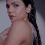 Shriya Pilgaonkar Instagram - 🪩 Shot by @dieppj Stylist @bombaebyaisha Mua @makeupbysimransadarangani Hair @misheetasanghvi Wearing @hm x @rabanne Jewels @amrapalijewels #rabanneHM #hmindia #HmXRabanne #Silver #Disco #ShriyaPilgaonkar #ootn #Stylefile