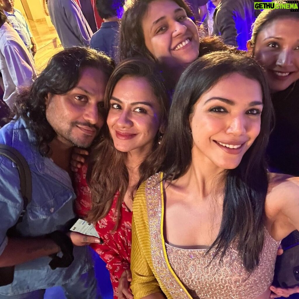 Shriya Pilgaonkar Instagram - 🥂It always feels so special to watch your film with the cast crew and your loved ones . That feeling is unmatched. Grateful for each and every one of you 💜 DRY DAY directed by @saurabhshuklafilms and produced by @emmayentertainment now streaming on @primevideoin 🥂