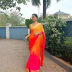 Shriya Pilgaonkar Instagram - I call this the sunrise-sunset saree 🍊 🍋 Day 2 Promotions #DryDay @primevideoin streams 22nd December Halla macha Diya ❤️‍🔥Thank you for the love ! College festivals make me so nostalgic . Had a wonderful day chatting and dancing with the students ! 🥂 📹@ikshitpatel Hair @darshana.mule Makeup - yours truly Styled by @supriyapilgaonkar Earrings and rings @misho_designs #Promotions #DryDayonPrime #Ootd #Saree