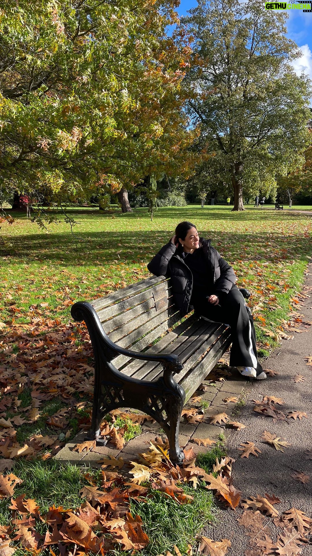 Shruti Sodhi Instagram - 🍁 🍂 😍 #shrutisodhi #bedford #autumn #uk