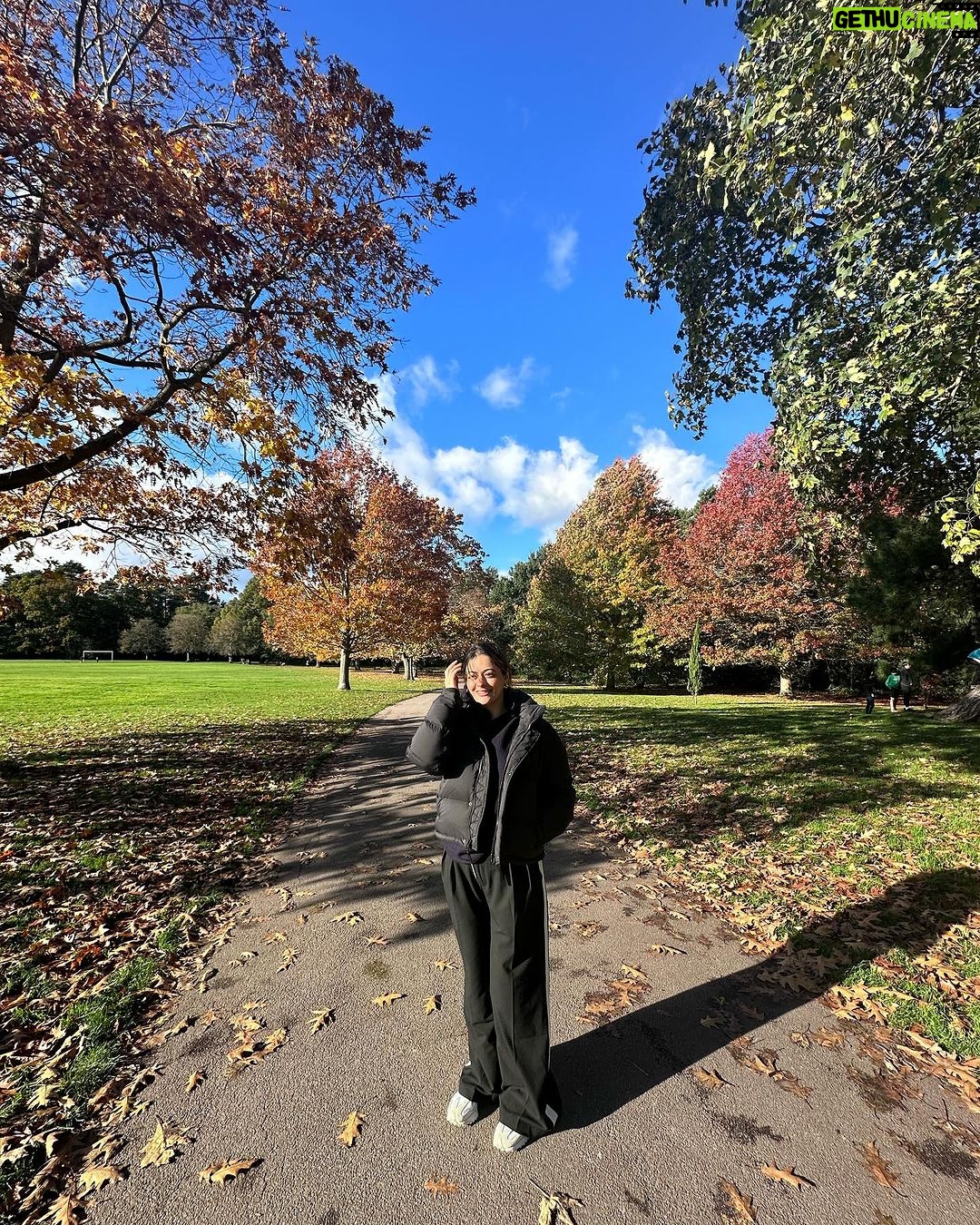 Shruti Sodhi Instagram - The Autumn romance 🍂😍 #shrutisodhi #uk #bedford
