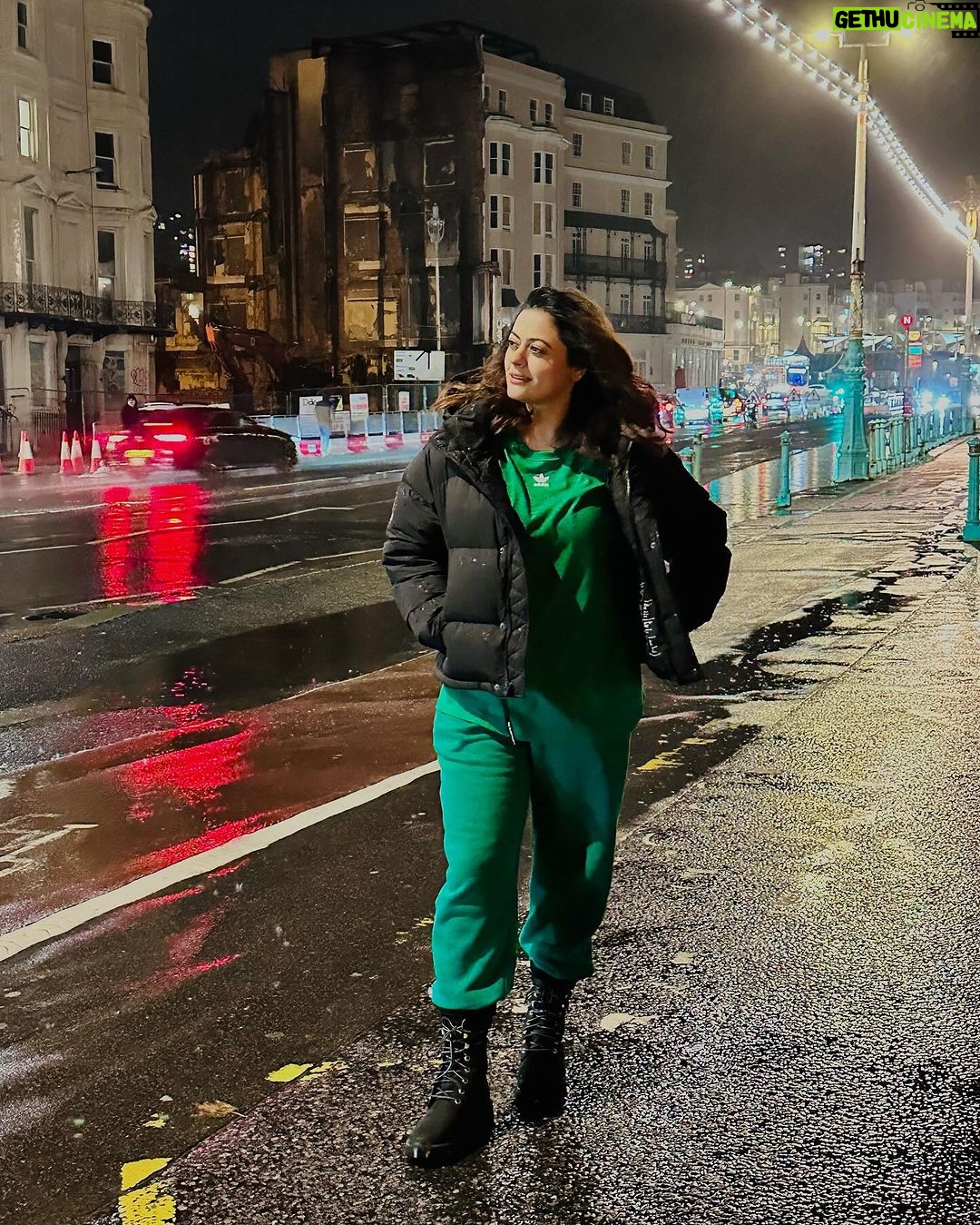 Shruti Sodhi Instagram - Shining in the dark no matter what 🌟Also hello London 🇬🇧#shrutisodhi #uk