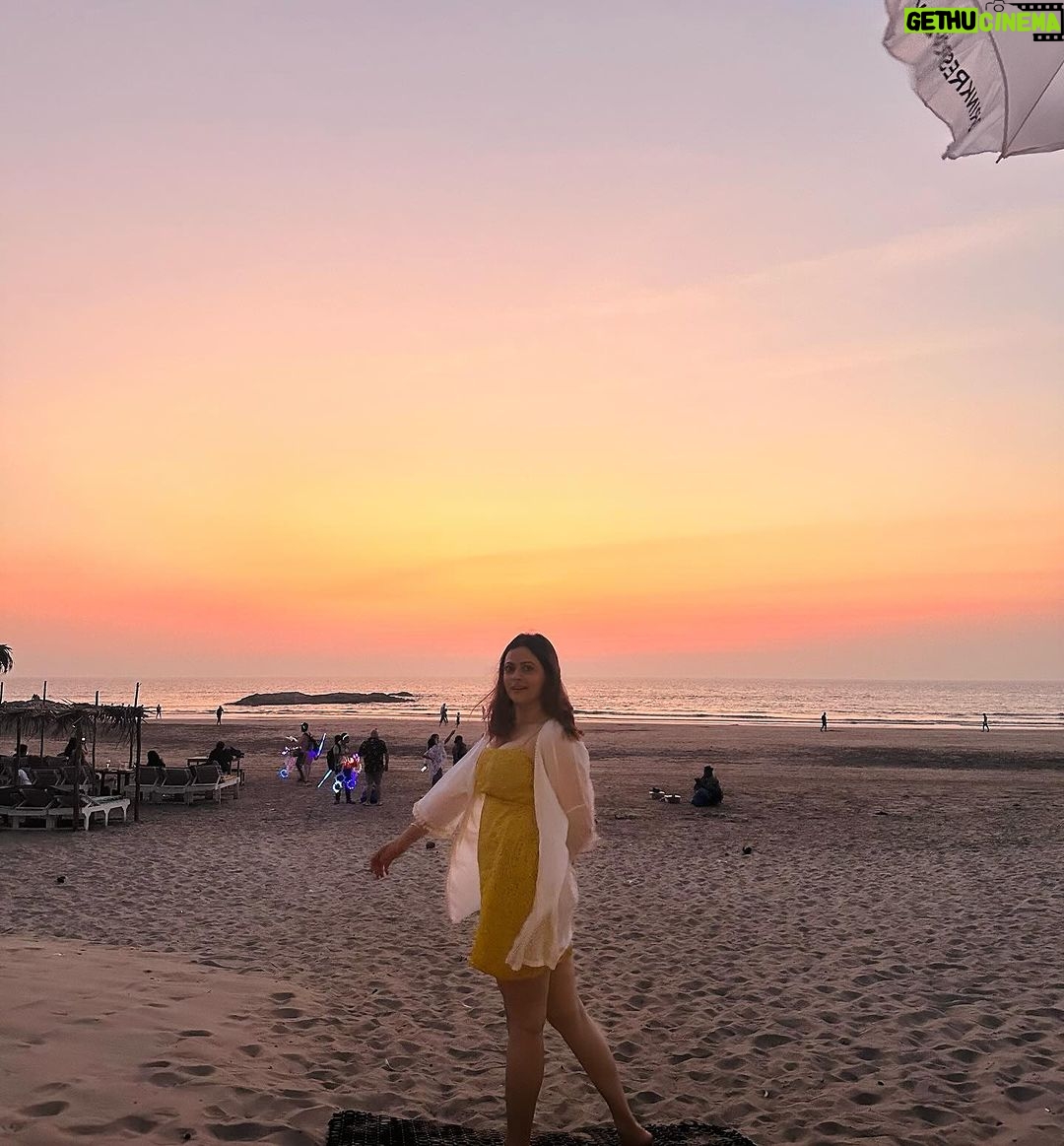Shruti Sodhi Instagram - Doobta hua sirf suraj hi sundar lagta hai…Haina? #shrutisodhi #sunset #goa #sazonthebeach