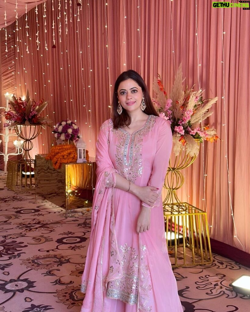 Shruti Sodhi Instagram - No day wedding is complete without that baby pink suit 🩷 #shrutisodhi #pink #winterwedding #guntazsilkstore
