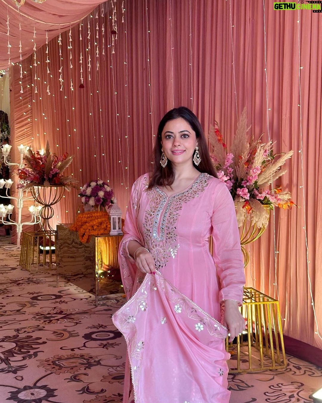 Shruti Sodhi Instagram - No day wedding is complete without that baby pink suit 🩷 #shrutisodhi #pink #winterwedding #guntazsilkstore