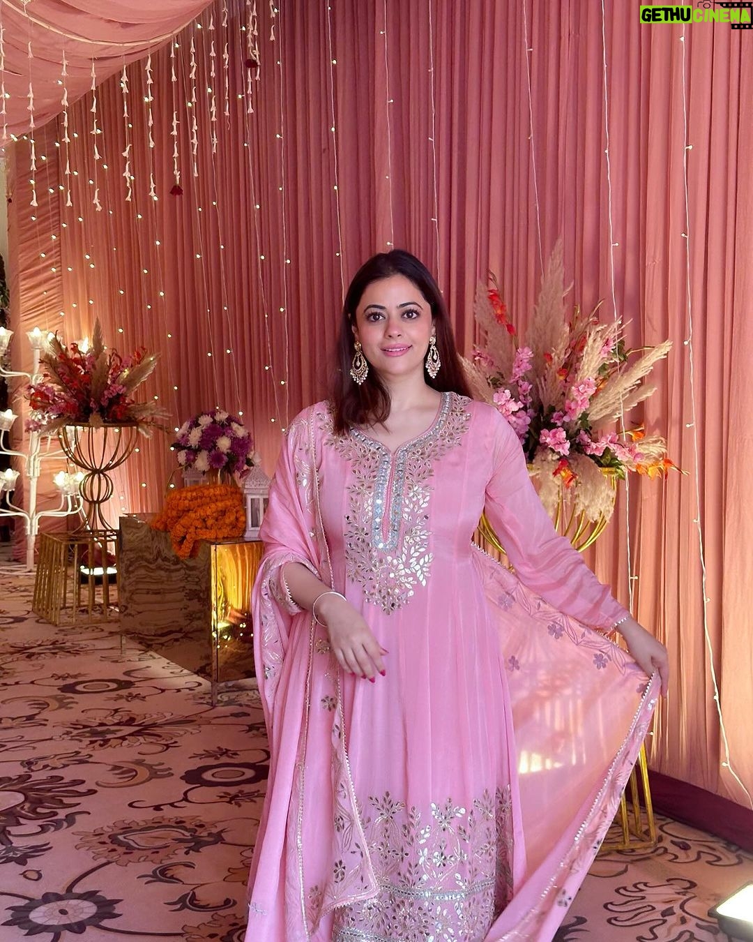 Shruti Sodhi Instagram - No day wedding is complete without that baby pink suit 🩷 #shrutisodhi #pink #winterwedding #guntazsilkstore