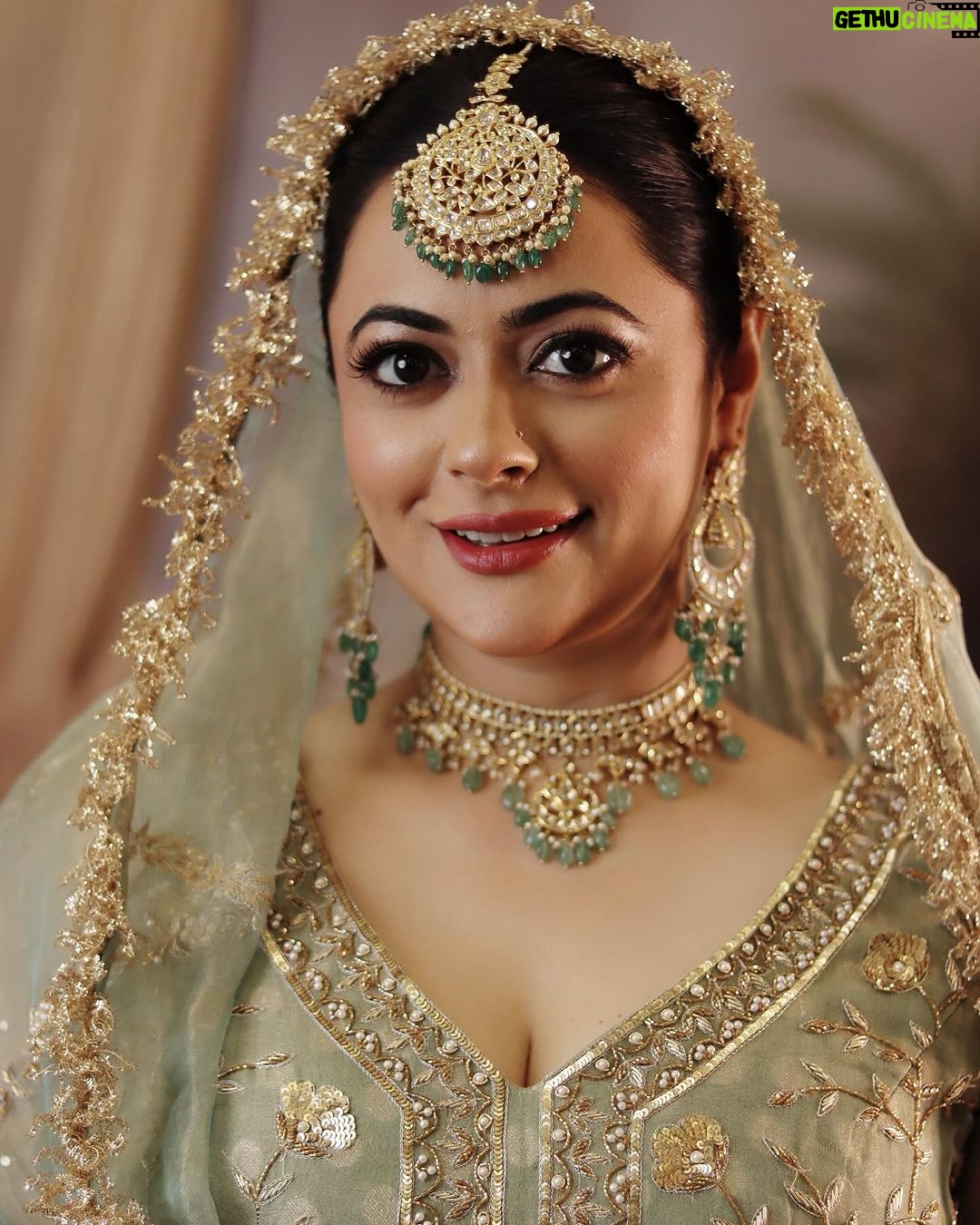 Shruti Sodhi Instagram - We are the art and the artists ✨Makeup is an art that should enhance and not hide what god has gifted you 🩷 This beautiful magic created by @barcodesalon on @aslishrutisodhi 🫶🏻✨ Outfit - @scarlet_by_shrutijamaal Makeup & Hair - @barcodesalon Jewellery- @santramsjewelry 📸- @elevators_global