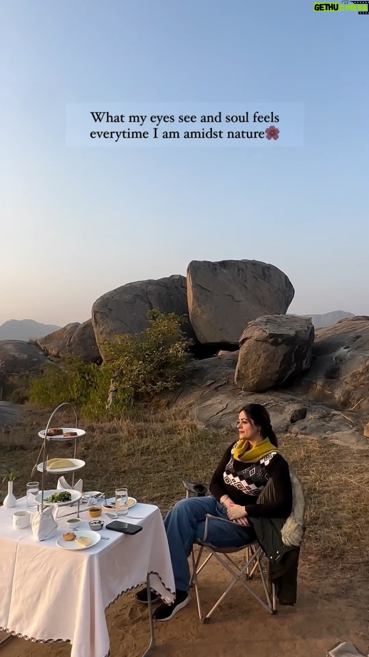 Shruti Sodhi Instagram - My heart beats different outside the city π«Άπ»π #shrutisodhi #sariska #hightea #boulder #top #utsavcampsariska