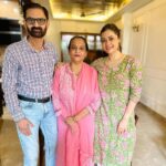 Shruti Sodhi Instagram – Bhai dooj moments with family❤️ Also this super comfy and cute kurta that I’m wearing is from @manngiri.official 😍

 #shrutisodhi #bhaidooj #precious #family #brothers #sister #specialmoments