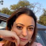 Shruti Sodhi Instagram - Let’s be honest and caption this reel- occasional VANITY (with no regrets) 😎 #shrutisodhi #sunday #vibe #weddingseason