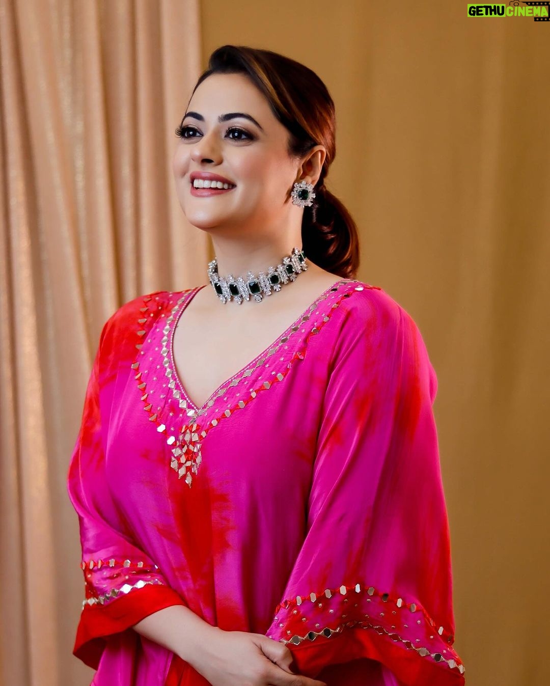 Shruti Sodhi Instagram - It’s time to sparkle this festive season ✨🌟 #shrutisodhi #thefashionparadestore #jewellery #festival #season Jewellery- @thefashionparadestore Outfit- @scarlet_by_shrutijamaal Makeup hair- @barcodesalon 📸- @elevators_global