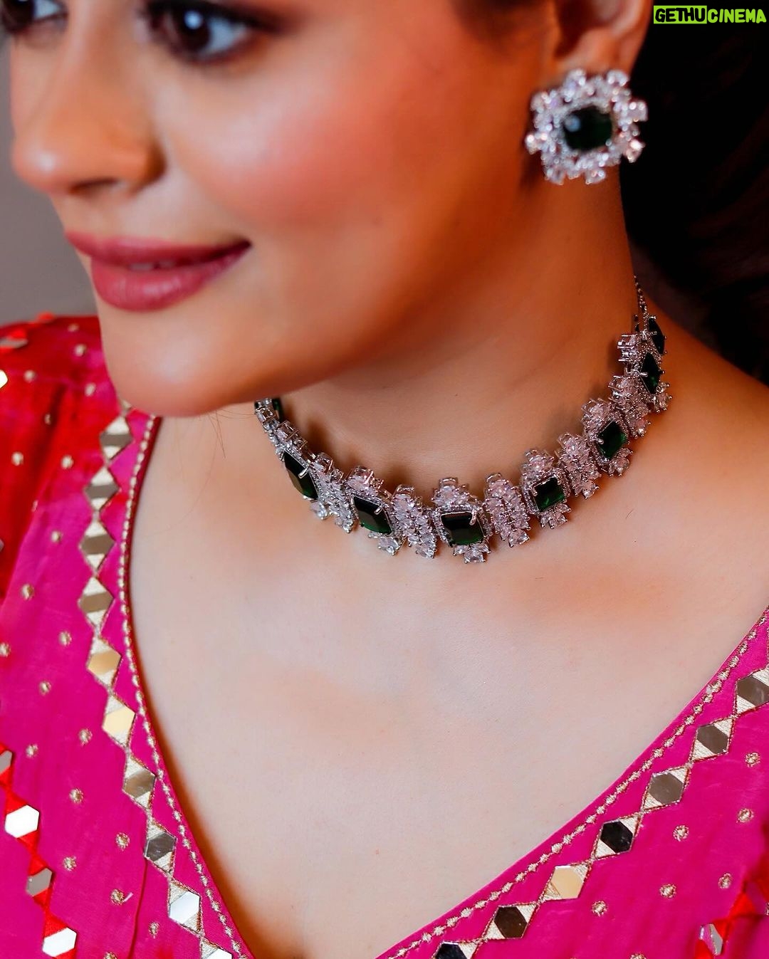 Shruti Sodhi Instagram - It’s time to sparkle this festive season ✨🌟 #shrutisodhi #thefashionparadestore #jewellery #festival #season Jewellery- @thefashionparadestore Outfit- @scarlet_by_shrutijamaal Makeup hair- @barcodesalon 📸- @elevators_global