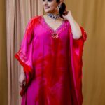 Shruti Sodhi Instagram - It’s time to sparkle this festive season ✨🌟 #shrutisodhi #thefashionparadestore #jewellery #festival #season Jewellery- @thefashionparadestore Outfit- @scarlet_by_shrutijamaal Makeup hair- @barcodesalon 📸- @elevators_global