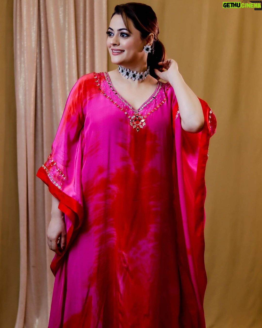 Shruti Sodhi Instagram - It’s time to sparkle this festive season ✨🌟 #shrutisodhi #thefashionparadestore #jewellery #festival #season Jewellery- @thefashionparadestore Outfit- @scarlet_by_shrutijamaal Makeup hair- @barcodesalon 📸- @elevators_global