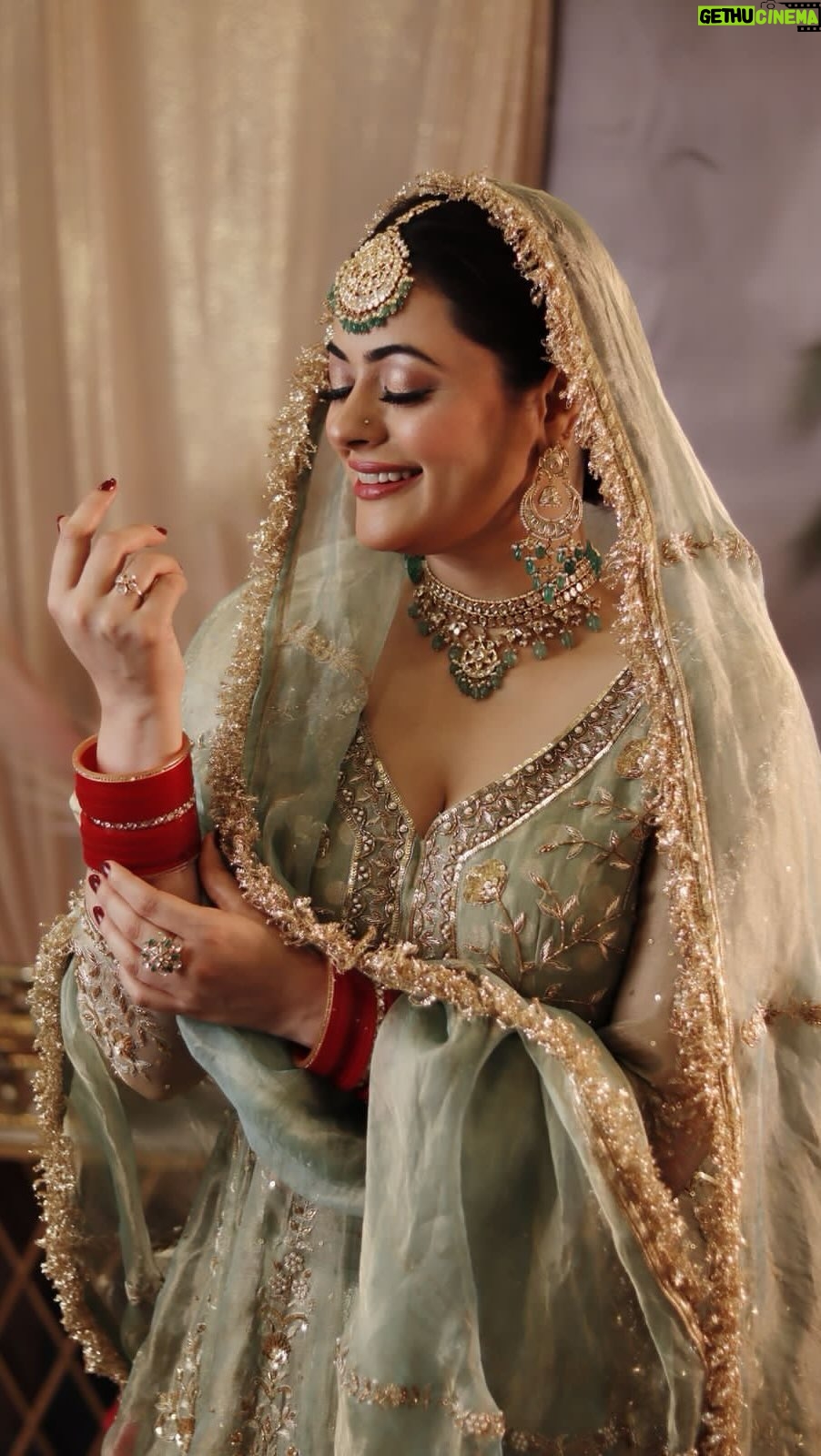 Shruti Sodhi Instagram - Our talented makeup and hair team dolling up @aslishrutisodhi mam for a photoshoot ✨ Book your appointment NOW ✨ . . . Outfit- @scarlet_by_shrutijamaal Makeup hair- @barcodesalon Jewellery- @santramsjewelry 📸- @elevators_global #makeupoftheday #makeupartist #makeuptutorial #makeuptransformation #makeup #eyemakeup #eyemakeuplook #salon #hairstylist #hairdo #weddingmakeup #partymakeup #barcodesalon