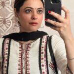 Shruti Sodhi Instagram - Here is my (solo) September life capture. This month too just flew by. Pata hi nahi chala. It was my best friend’s birthday…I had a wonderful shoot…started new routines…spent quality time with my special ones and a lot of interesting things on the work front 🧿 But still for October #photodump I’ll remember to capture a lot more moments for you all okay☺️ (also if you all noticed my love struck face for Nirula’s HCF 🤤ate it after sooo long urghhh (and now that’s done for sometime hehe) so you wish me luck for a healthier and an overall better month in October ☺️❤️ #shrutisodhi #september #pictures