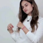 Shrutika Instagram - With Diwali here, I amped up my look with a hair makeover all by myself💁🏻! and when my friends saw my look their reactions were crazy🤯....check it out! Ps:- Special thanks to Garnier's Virtual Try-On Tool for helping me find the perfect shade for myself✅ Hair colour courtesy: @garnierindia Shade: 5 Light Brown #collab #colorfulreactions #getreadywithgarnier