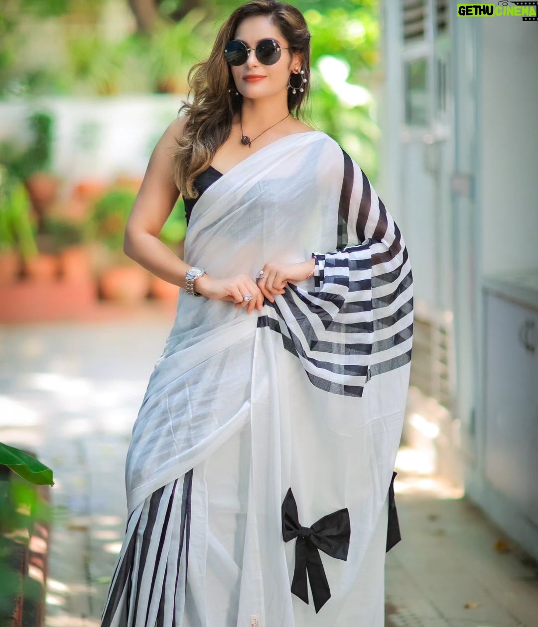 Shrutika Instagram - My most favourite three in our latest collection "moodswings " @thariibyshrutika www.thariibyshrutika.com (link in bio) The b/w embroidered pretty bow saree called "Dramaqueen" The 7 wonders of the world on our bright lemon yellow mulmul cotton called "whimsy wonder" And the striking black n orange saree called "rollercoaster" Are my personal favorites !! We try and bring out speciall designs for the special you ,that u cannot find elsewhere! Because u are unique ; the designs for u should b unique! Personally designed by me @shrutika_arjun for u with lots of ❤️ #saree #fashion #love #designs #festivecollection #instafashion
