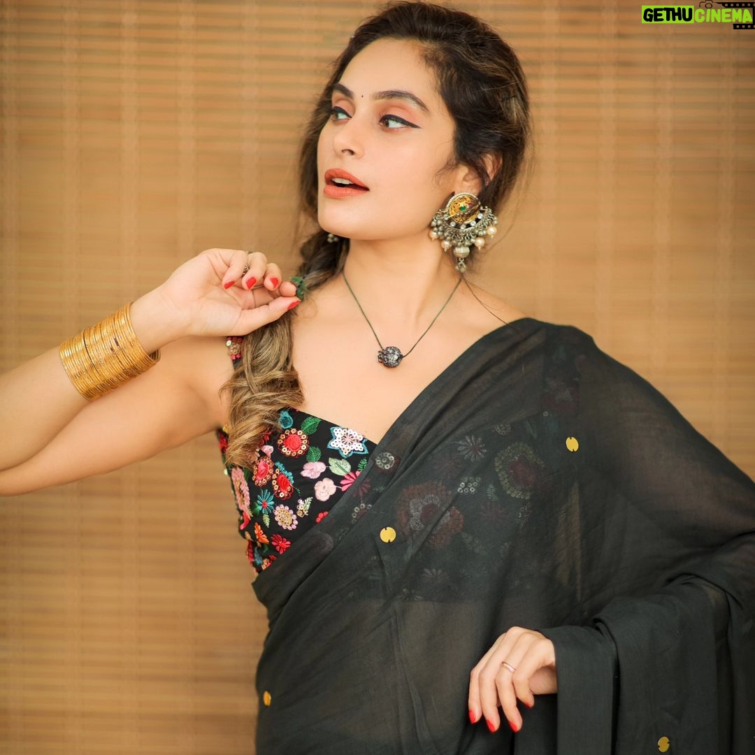 Shrutika Instagram - I seriously dint know sarees could be so comfortable yet so elegant and can so perfectly fit into any occassion.my latest addiction,my love for this baby soft cottons that are made to look super smart jus for the beautiful u❤️ A sneak peak of our newest collection!! Introducing our newest collection today @thariibyshrutika visit our website to see our all new 14 designs launched today! #sareelove #cotton #soft #instapost