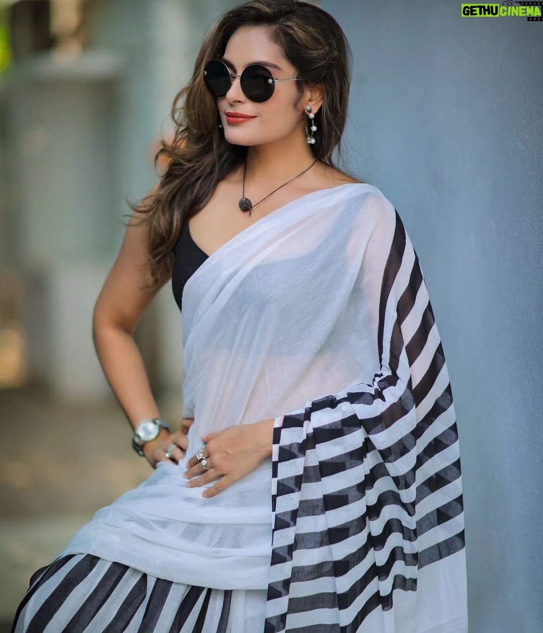 Shrutika Instagram - My most favourite three in our latest collection "moodswings " @thariibyshrutika www.thariibyshrutika.com (link in bio) The b/w embroidered pretty bow saree called "Dramaqueen" The 7 wonders of the world on our bright lemon yellow mulmul cotton called "whimsy wonder" And the striking black n orange saree called "rollercoaster" Are my personal favorites !! We try and bring out speciall designs for the special you ,that u cannot find elsewhere! Because u are unique ; the designs for u should b unique! Personally designed by me @shrutika_arjun for u with lots of ❤️ #saree #fashion #love #designs #festivecollection #instafashion