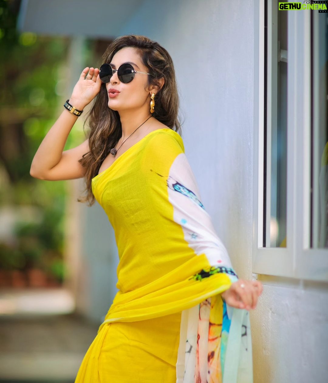Shrutika Instagram - My most favourite three in our latest collection "moodswings " @thariibyshrutika www.thariibyshrutika.com (link in bio) The b/w embroidered pretty bow saree called "Dramaqueen" The 7 wonders of the world on our bright lemon yellow mulmul cotton called "whimsy wonder" And the striking black n orange saree called "rollercoaster" Are my personal favorites !! We try and bring out speciall designs for the special you ,that u cannot find elsewhere! Because u are unique ; the designs for u should b unique! Personally designed by me @shrutika_arjun for u with lots of ❤️ #saree #fashion #love #designs #festivecollection #instafashion