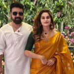 Shrutika Instagram – #family #weddingbells #traditional #dressup #saree 

Saree @thariibyshrutika