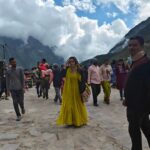 Shrutika Instagram – Kedarnath is a magical experience!! 
No wonder our superstar #thailavar visits the Himalayas so often.
peace serenity and bliss is an understatement…what i felt, saw and experienced is magical .just mere words wont do justice!
Our visit to kedarnath and badrinath!!!
Those magnificent mountains has so much to say and will leave u dumfound!

#thalaivar #himalayas #pilgrimage #kedarnath #instagood Kedarnath Temple