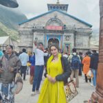Shrutika Instagram – Kedarnath is a magical experience!! 
No wonder our superstar #thailavar visits the Himalayas so often.
peace serenity and bliss is an understatement…what i felt, saw and experienced is magical .just mere words wont do justice!
Our visit to kedarnath and badrinath!!!
Those magnificent mountains has so much to say and will leave u dumfound!

#thalaivar #himalayas #pilgrimage #kedarnath #instagood Kedarnath Temple